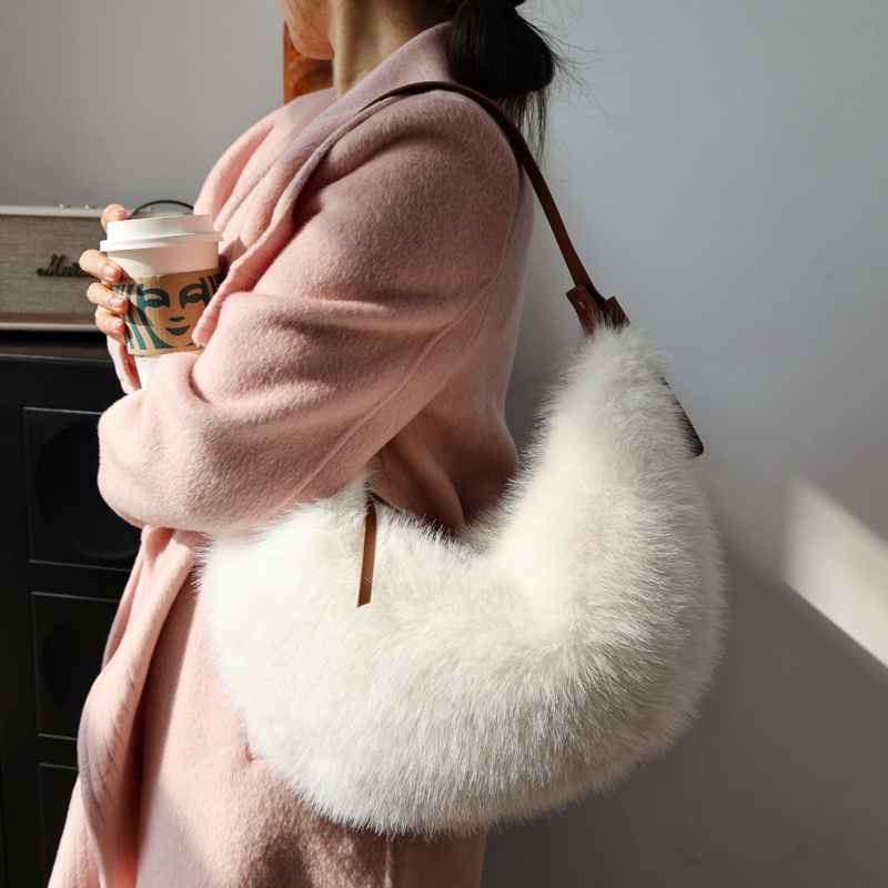 Fashion Faux Fur Half Moon Bag - đánh giá và giá Luxury Bags Of 2026